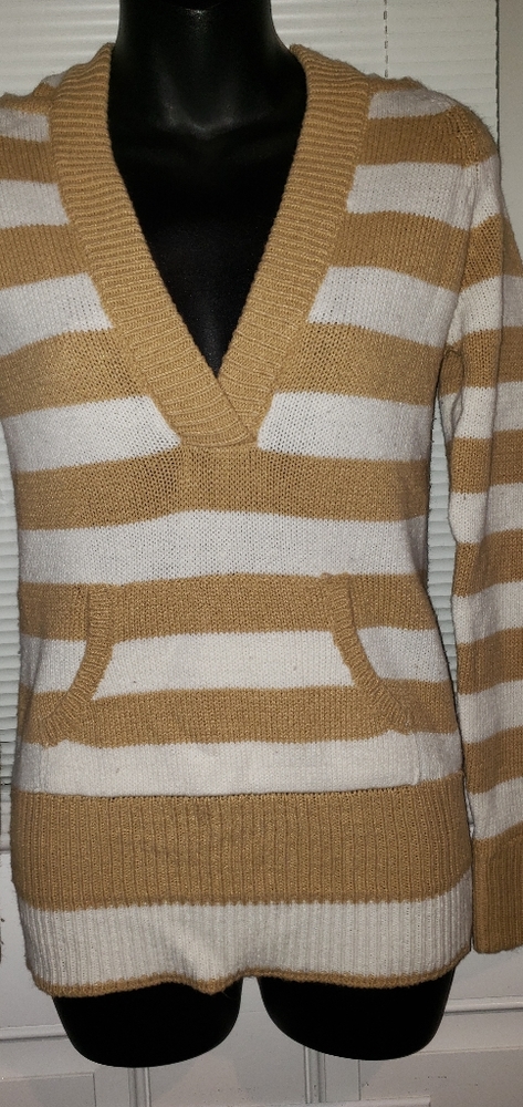 Derek Heart V Neck hoodie sweater size M